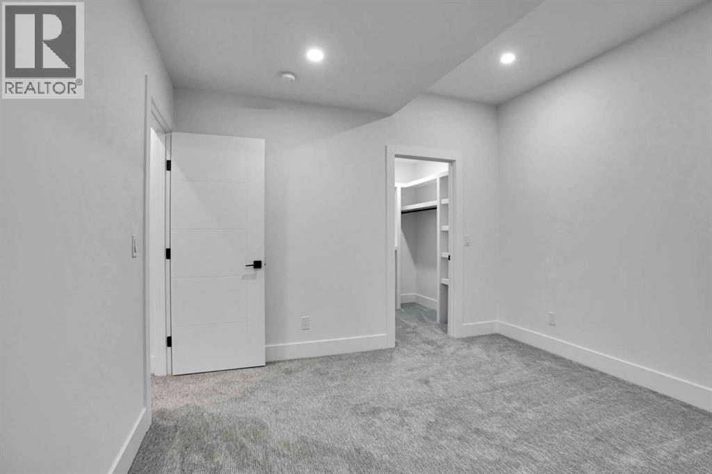 1111 43 Street Sw Property Photo 36
