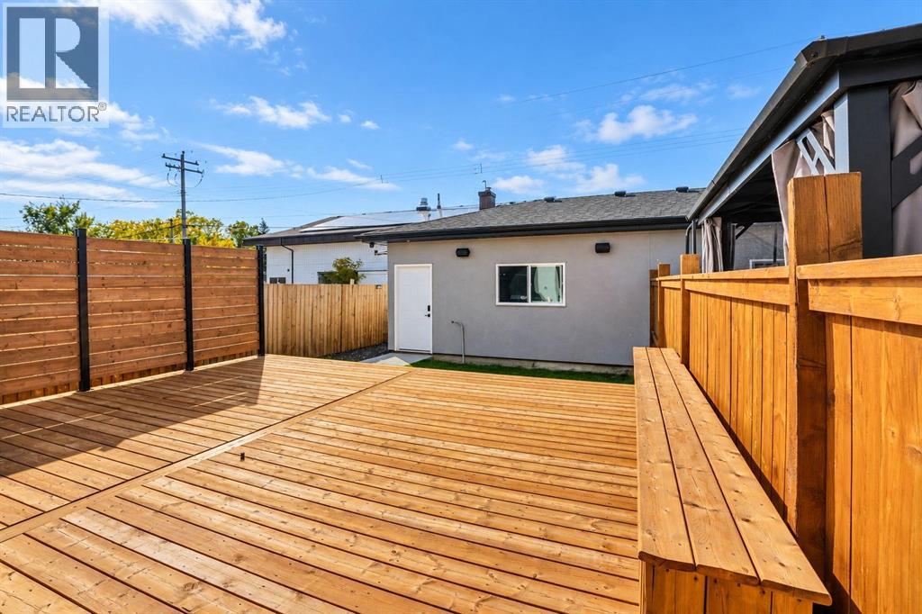 1111 43 Street Sw Property Photo 39