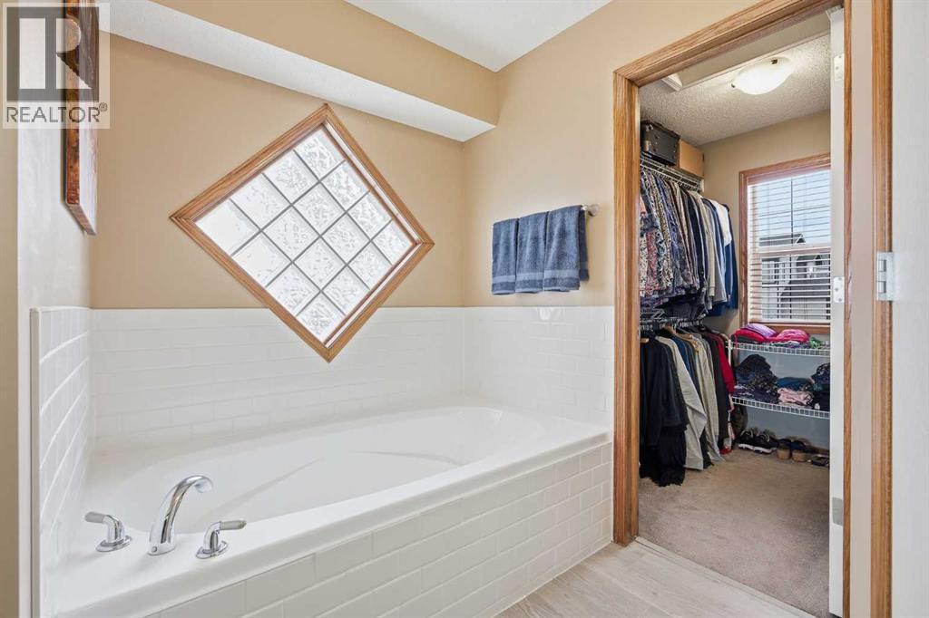 276 Kincora Heights Nw Property Photo 18