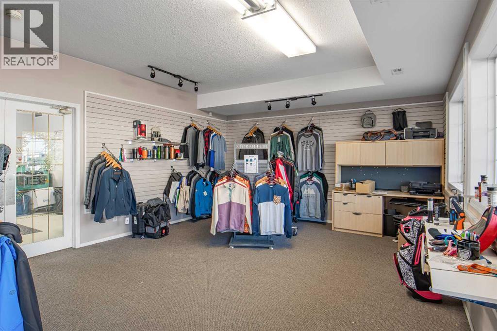 9856 97 Avenue Property Photo 3