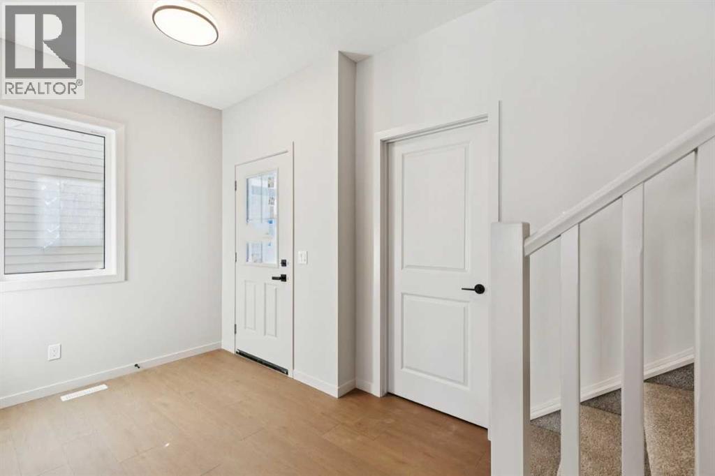 1062 Bayview Crescent Sw Property Photo 5