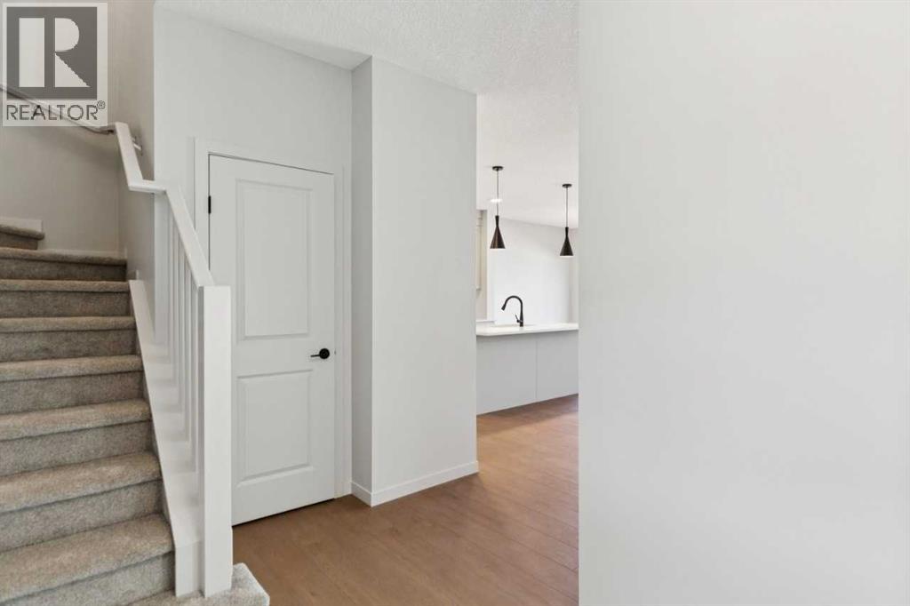 1062 Bayview Crescent Sw Property Photo 6