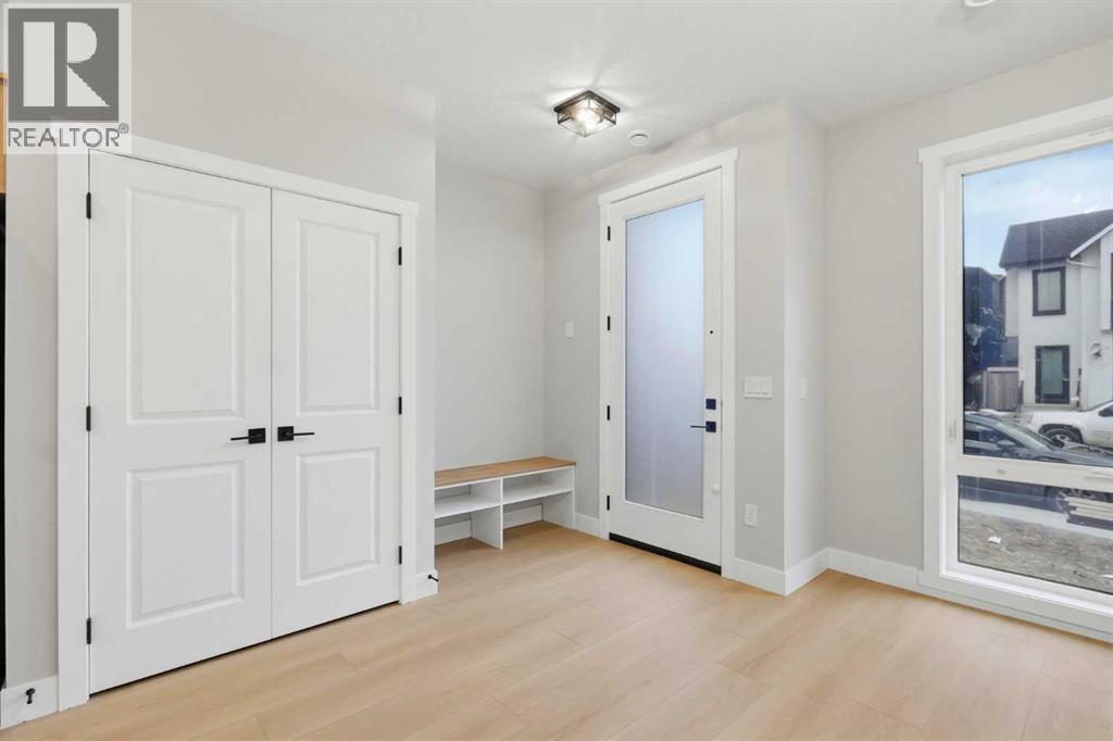 1636 19 Avenue Nw Property Photo 6