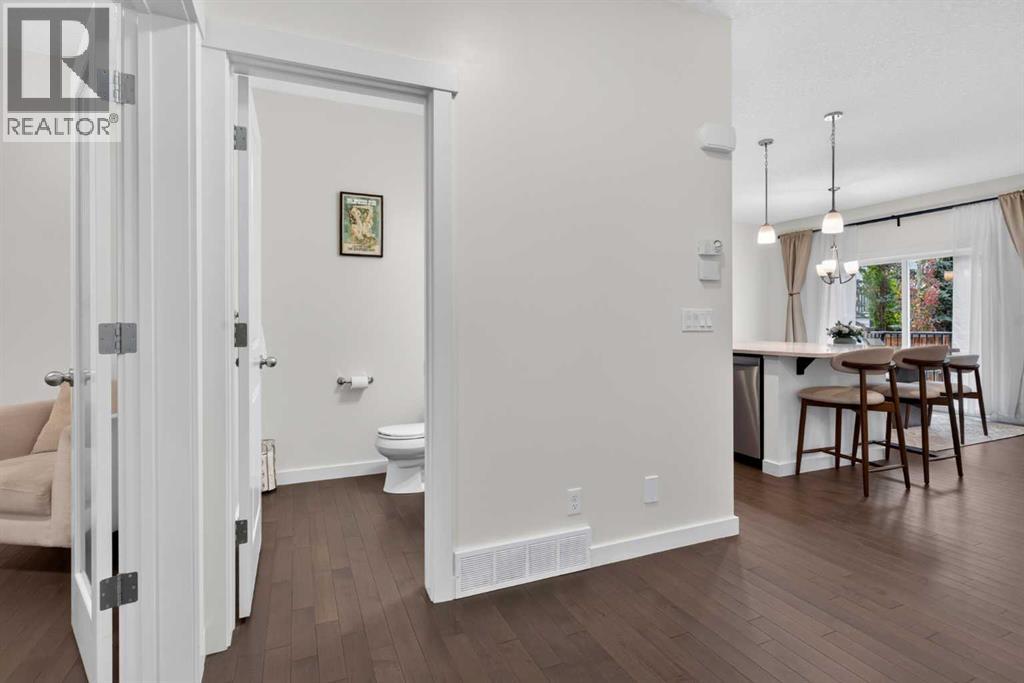 684 Evanston Drive Nw Property Photo 8
