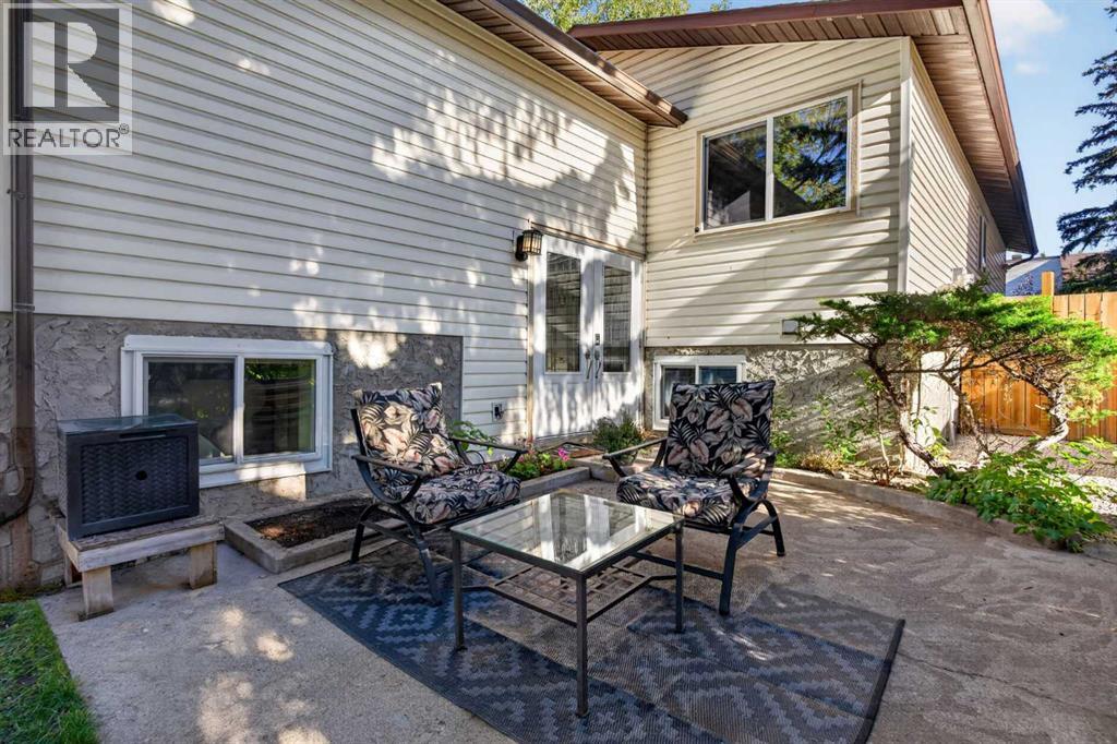907 Ranchview Crescent Nw Property Photo 5