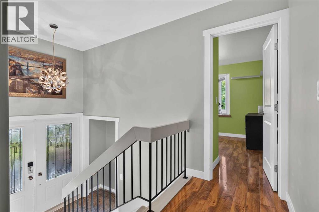 907 Ranchview Crescent Nw Property Photo 8