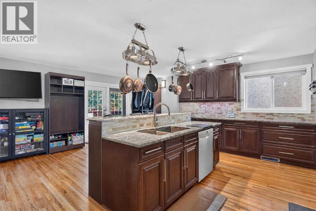 907 Ranchview Crescent Nw Property Photo 11