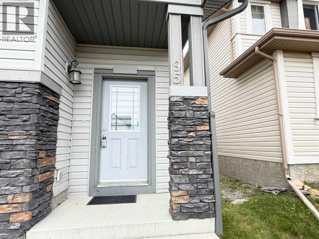95 Panora Close Nw Property Photo 2