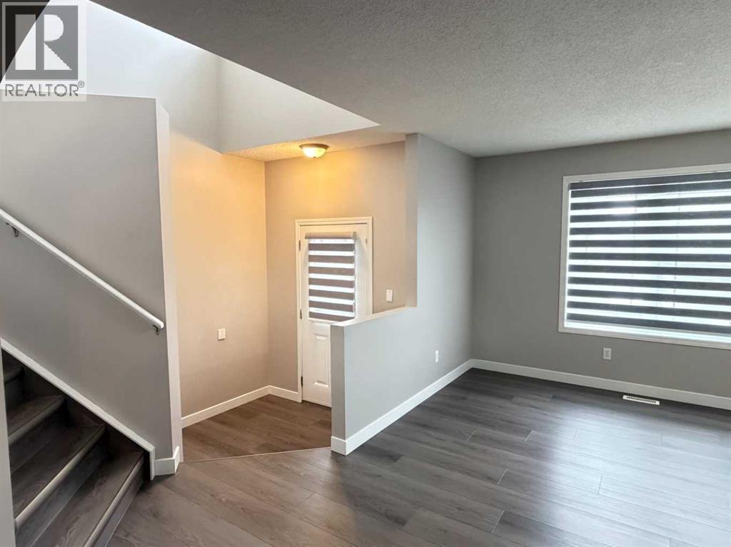 95 Panora Close Nw Property Photo 4