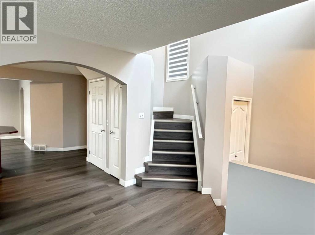 95 Panora Close Nw Property Photo 5
