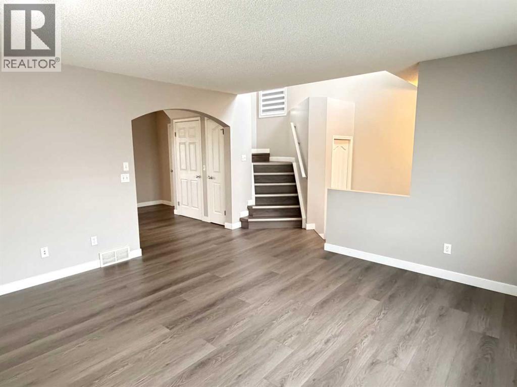 95 Panora Close Nw Property Photo 9