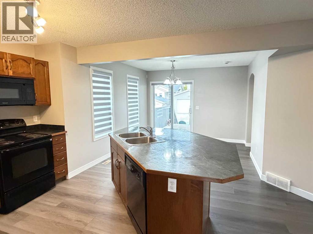 95 Panora Close Nw Property Photo 13