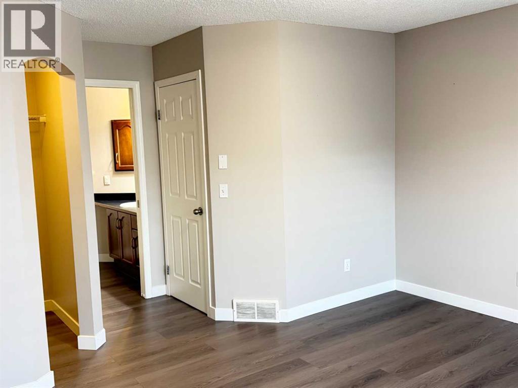 95 Panora Close Nw Property Photo 27