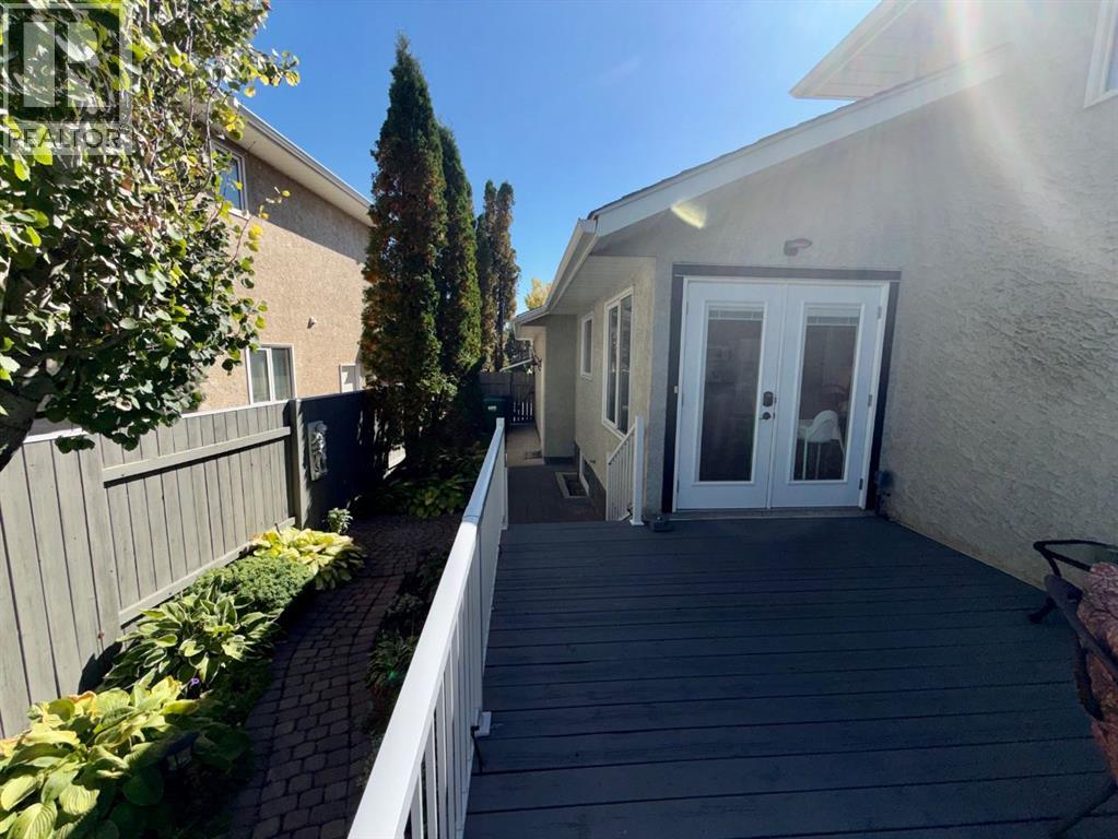 18 Heritage Close W Property Photo 4