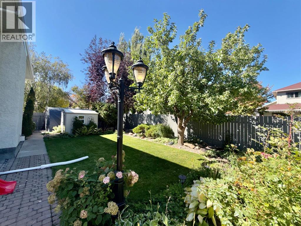 18 Heritage Close W Property Photo 7