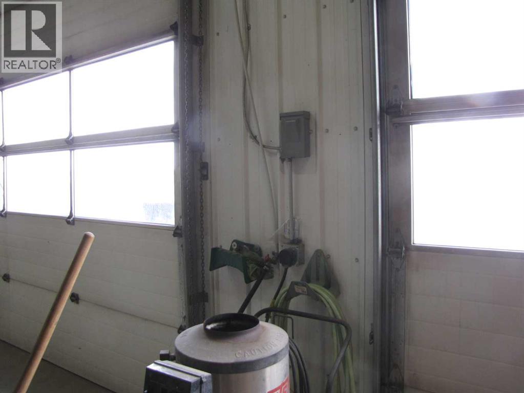 3208 52 Avenue Property Photo 6