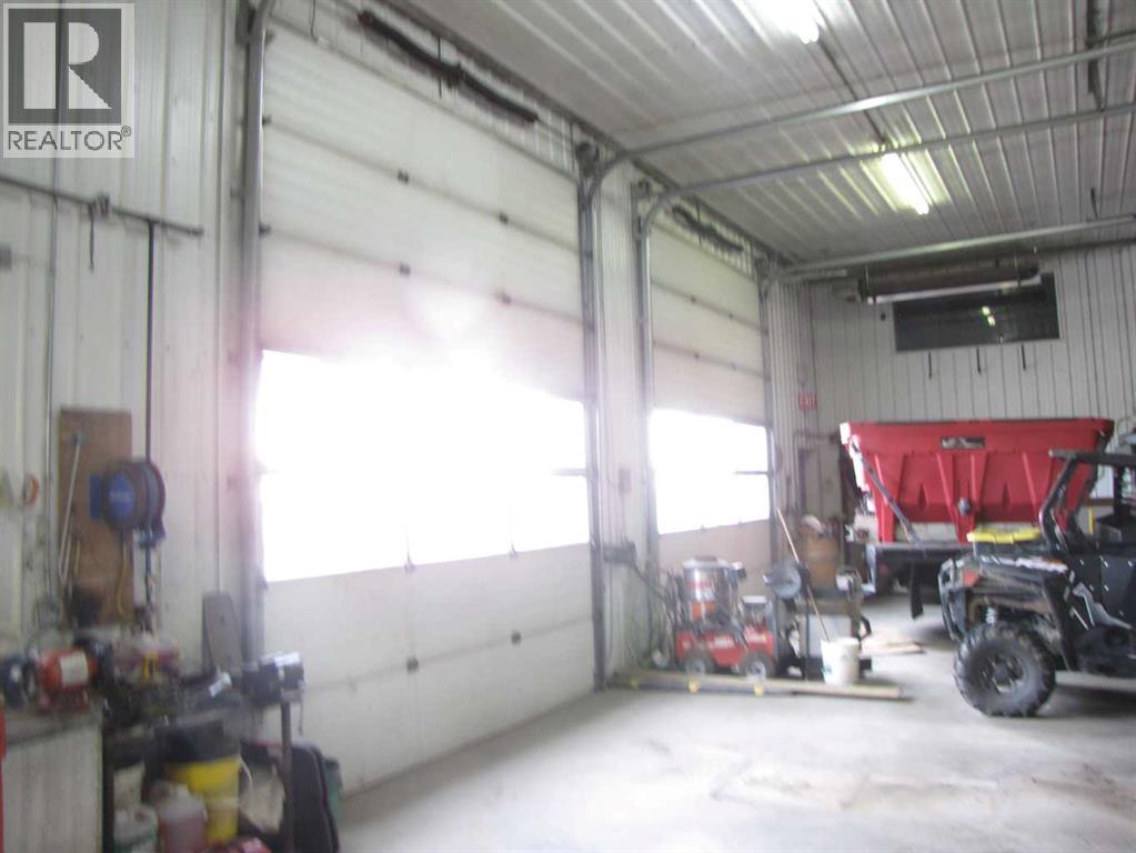 3208 52 Avenue Property Photo 10