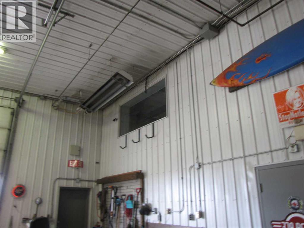 3208 52 Avenue Property Photo 12