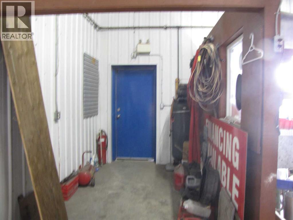 3208 52 Avenue Property Photo 13