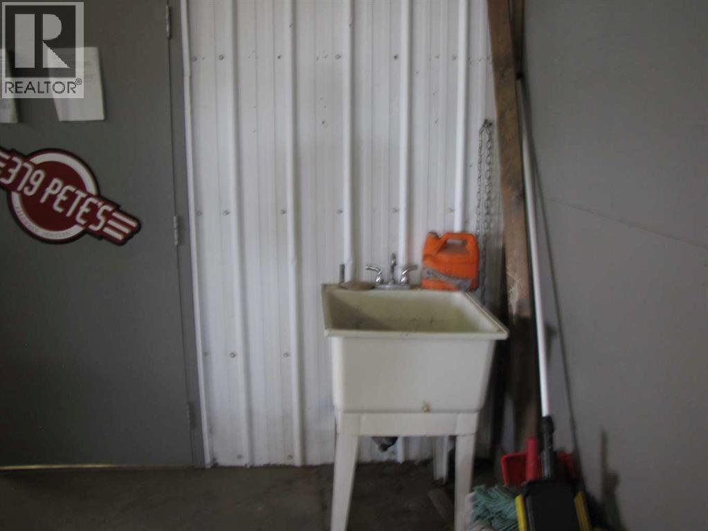 3208 52 Avenue Property Photo 18