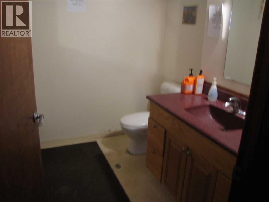 3208 52 Avenue Property Photo 21
