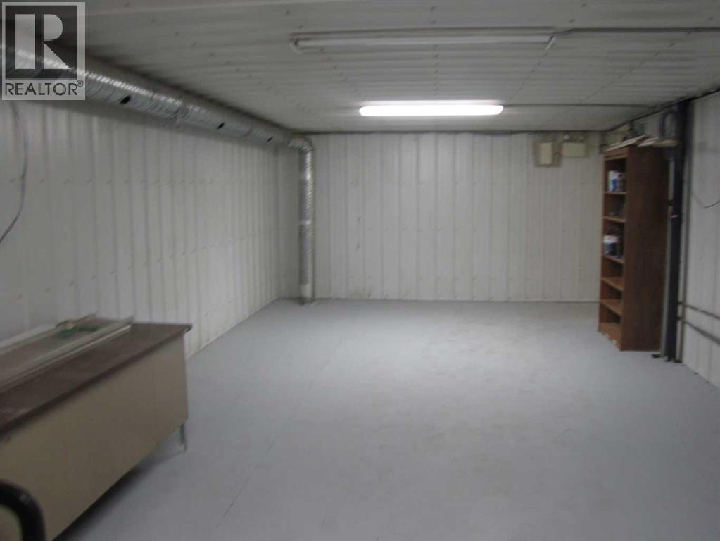 3208 52 Avenue Property Photo 24