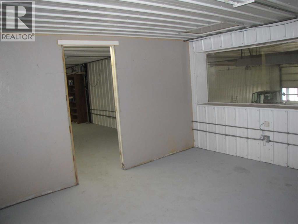3208 52 Avenue Property Photo 25