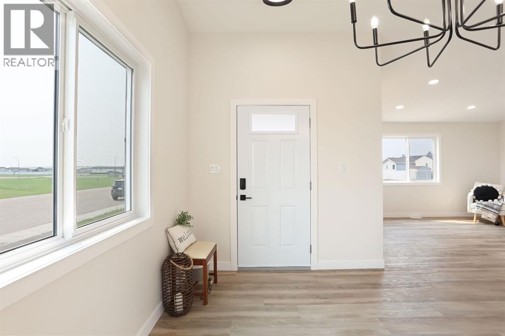 321 20 Street E Property Photo 9