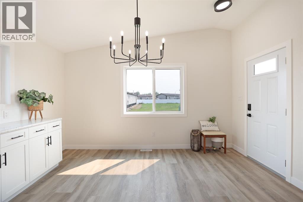 321 20 Street E Property Photo 10