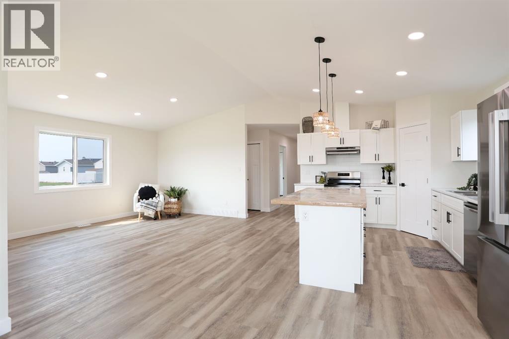 321 20 Street E Property Photo 13