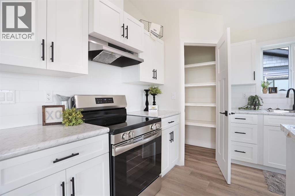 321 20 Street E Property Photo 17