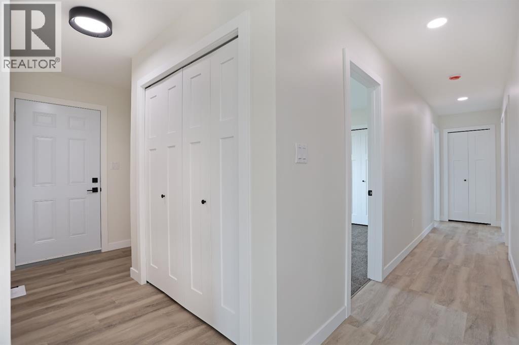 321 20 Street E Property Photo 22