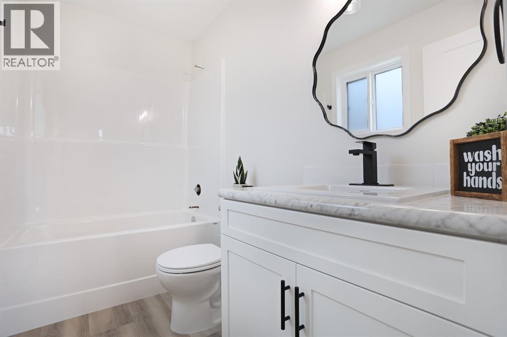 321 20 Street E Property Photo 25