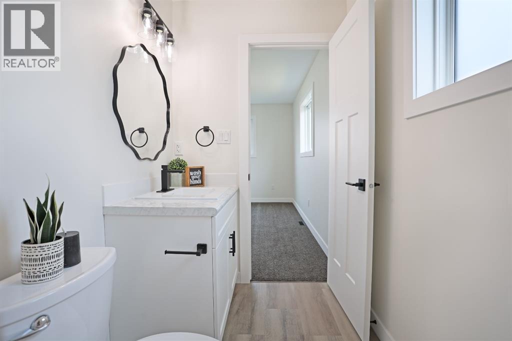 321 20 Street E Property Photo 26