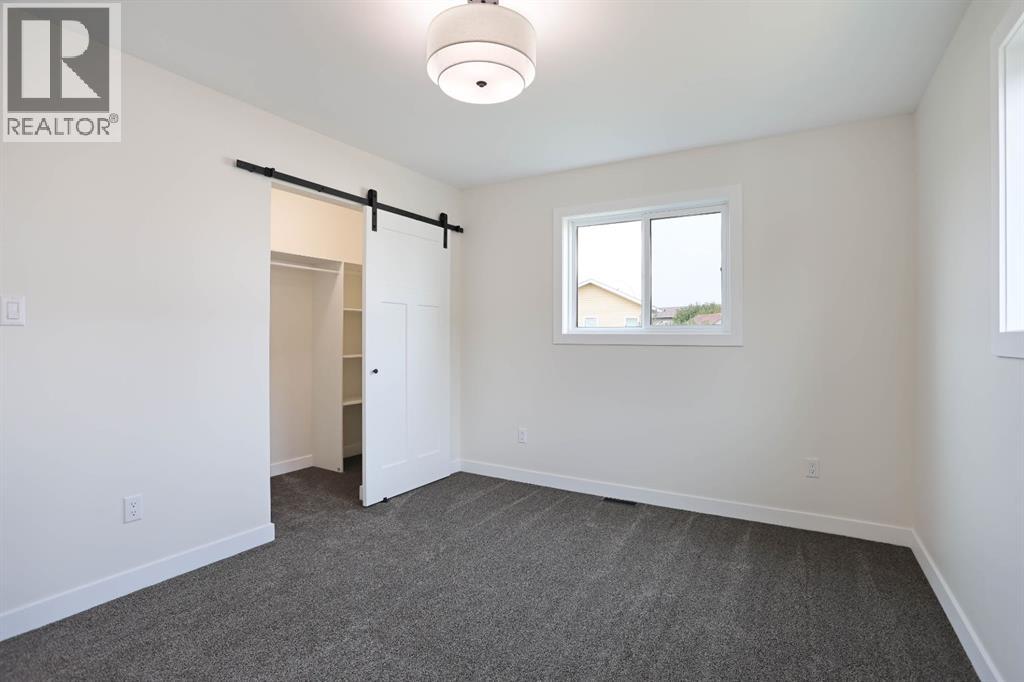 321 20 Street E Property Photo 27