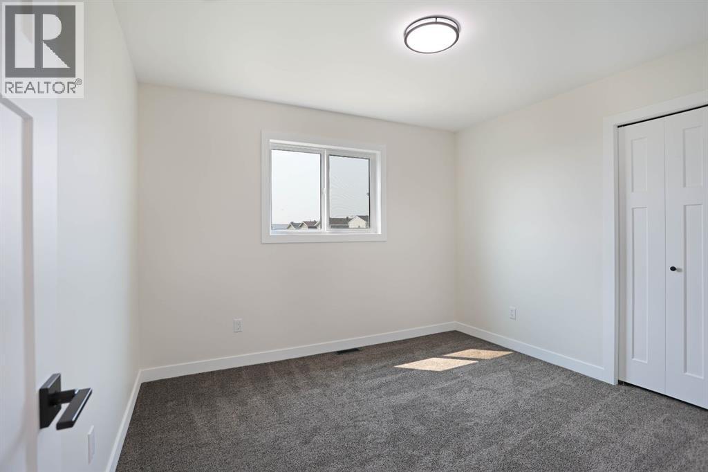 321 20 Street E Property Photo 30