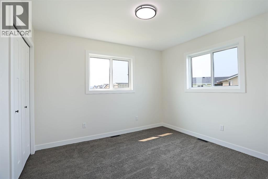 321 20 Street E Property Photo 32