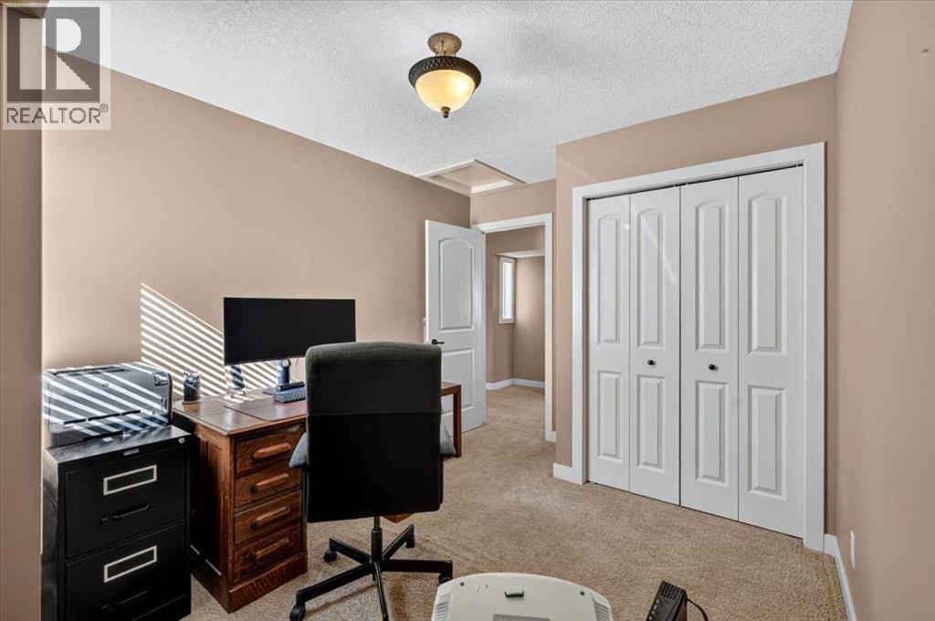 2506 17 Street Se Property Photo 28