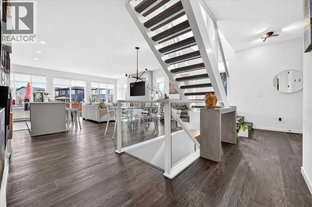32 Cranbrook Bay Se Property Photo 3
