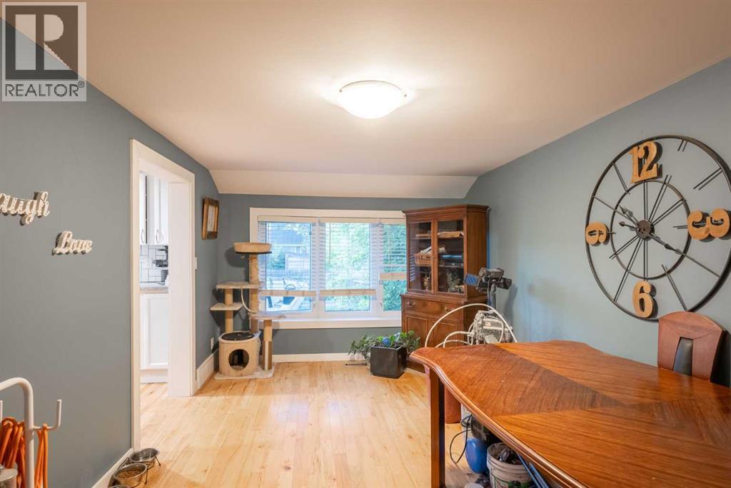 334 18 Street Property Photo 7