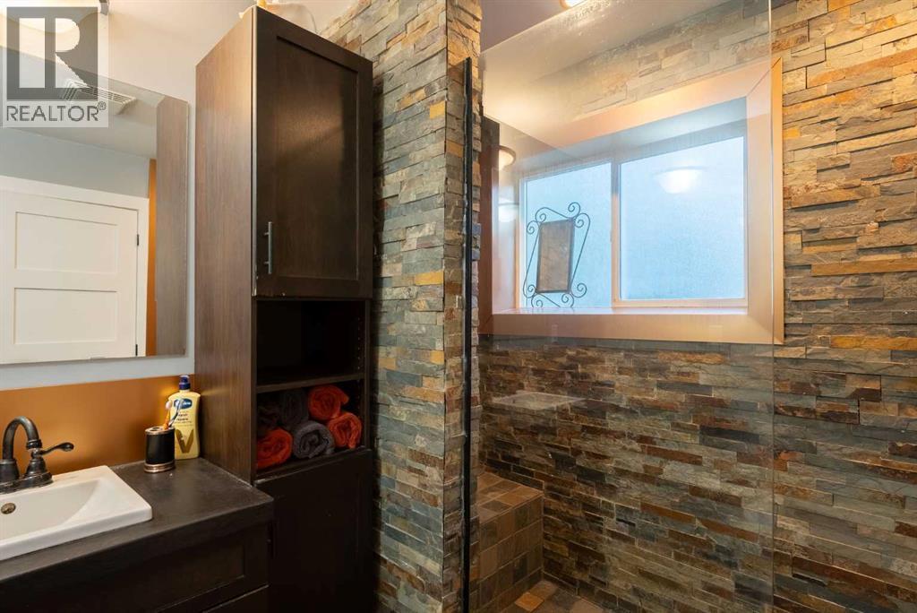 334 18 Street Property Photo 12