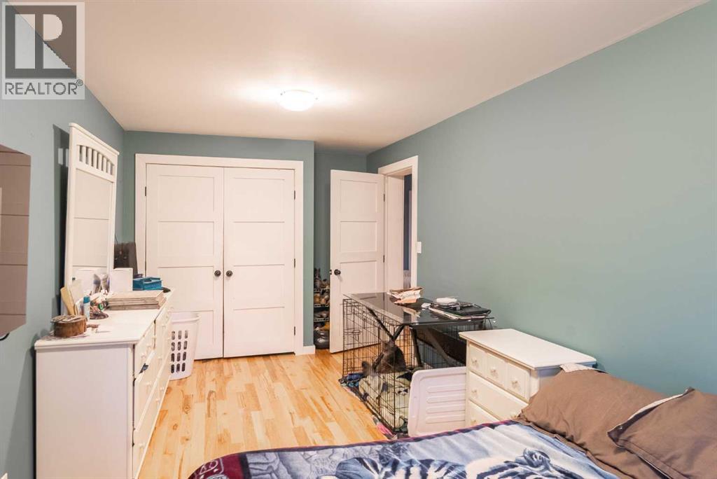 334 18 Street Property Photo 14
