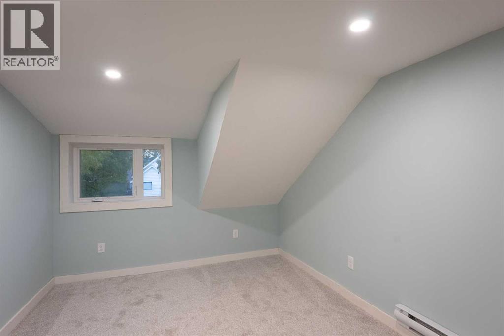 334 18 Street Property Photo 16
