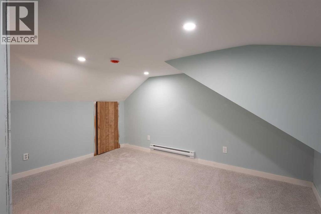 334 18 Street Property Photo 18