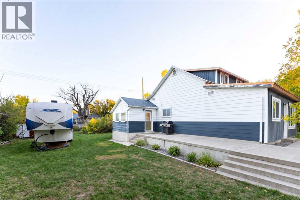 334 18 Street Property Photo 19