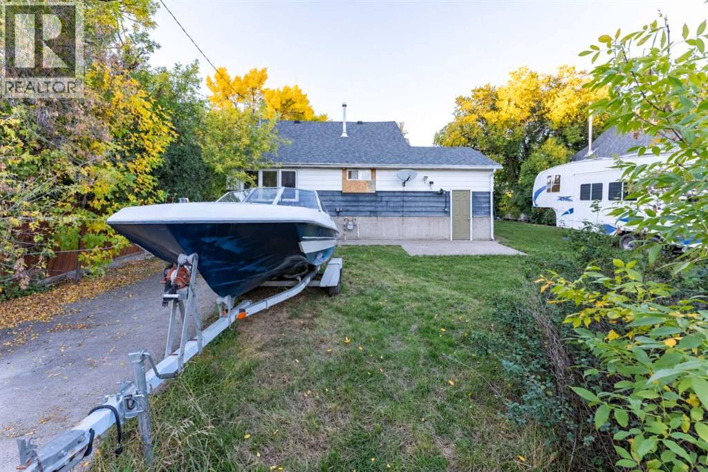334 18 Street Property Photo 21