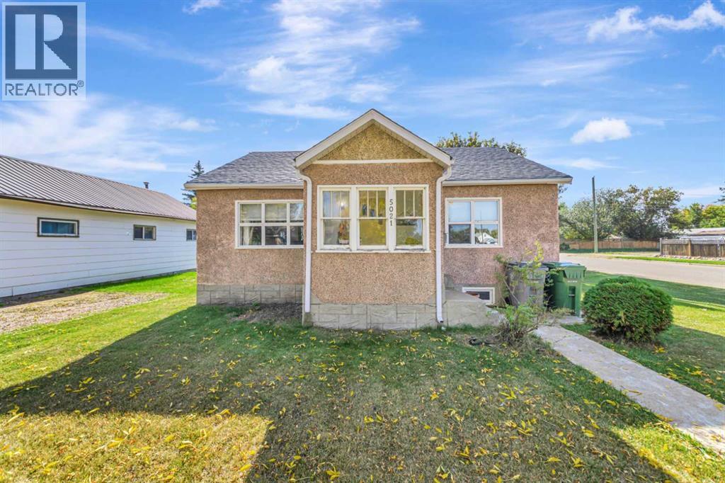 5021 54a Street Property Photo 2