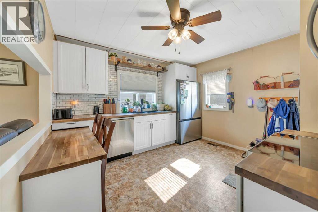 5021 54a Street Property Photo 6