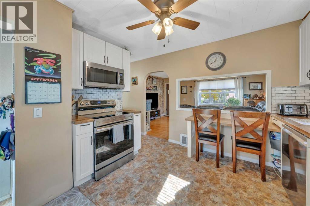5021 54a Street Property Photo 8