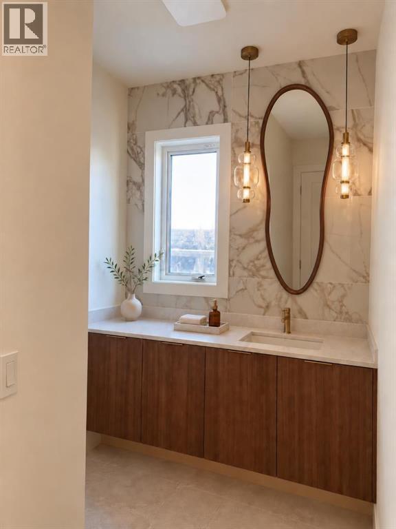 2029 35 Avenue Property Photo 5